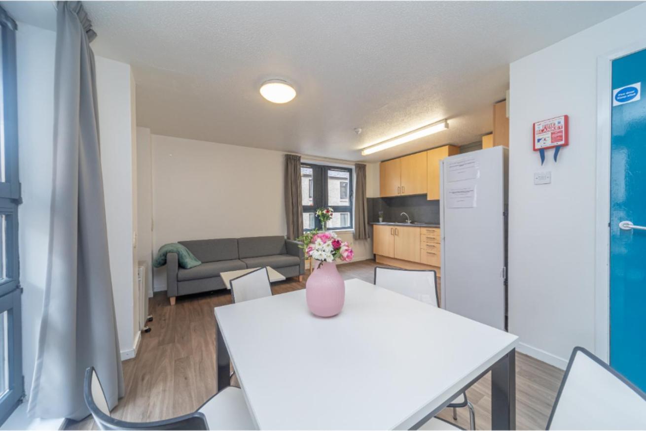 Joivy Affordable 3,4,5 And 12 Bed Private Flats Next To Royal Mile (Adults Only) Apartment Edinburgh Ngoại thất bức ảnh